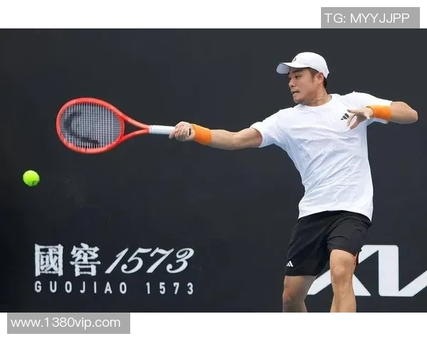 图恩与年青人激战正酣谁能在这场较量中脱颖而出赢得胜利